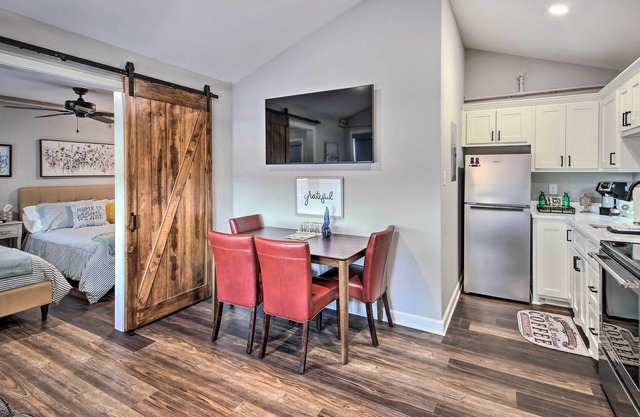 NEW! Chic Cottage 8 in Spa City: Uptown Paradise!