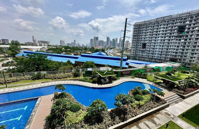 Chic & Cozy 2 bedroom Condo Unit w/ Pool View - Kize Staycation