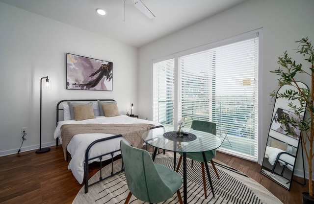 Chic Downtown Studio Oasis w/ Private Balcony