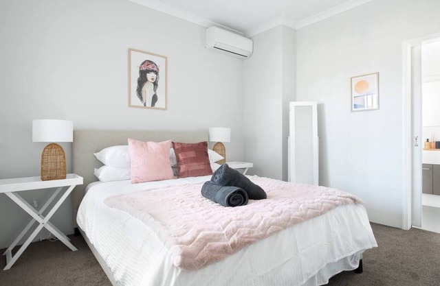 Stylish 2BR, spacious, near Canning River, easy access to Fremantle & CBD