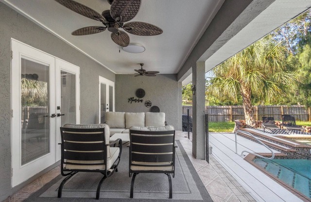 Chic happens 3/2pool 5min from Siesta