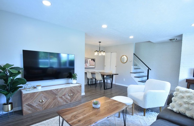 Chic Home Near Cleveland Airport