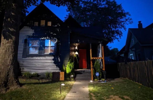 Chic Indy Bungalow in Fountain Square, sleeps 12