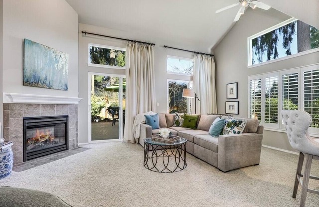 Magnifique Townhome à Kirkland Highlands - À quelques minutes du front de mer!