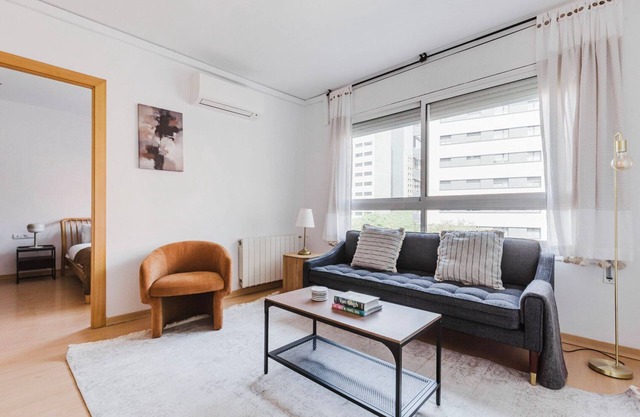 Chic Les Corts XBR w/ Elevator & Washer, by Blueground