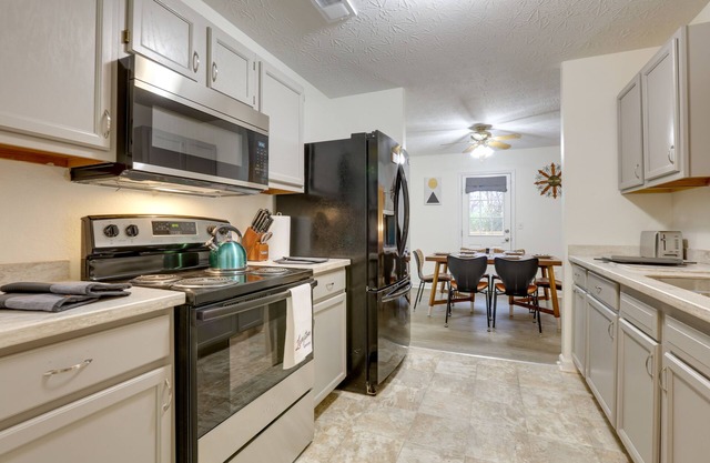Chic Lexington Home w/ Deck ~ 5 Mi to Downtown!
