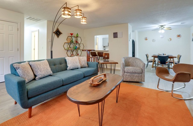 Chic Lexington Home w/ Deck ~ 5 Mi to Downtown!