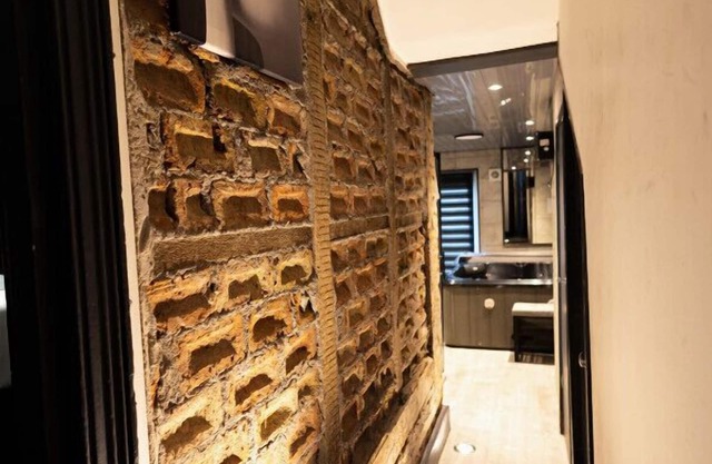 Chic London Studio w/ Jacuzzi - Cozy Haven