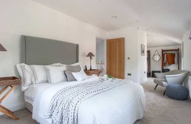 Chic & Luxurious 4 Bedroom House