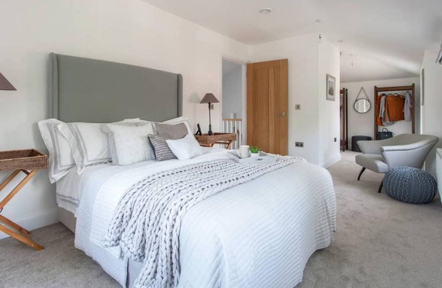 Chic & Luxurious Townhouse - Central Marlow