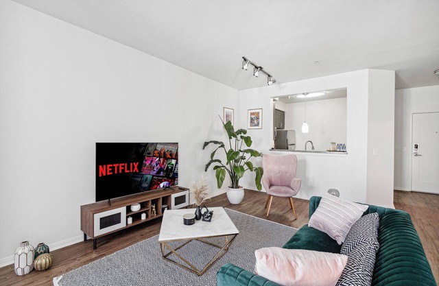 Chic Marina Del Rey 1BDR Oasis – Pool, Gym & Free Parking