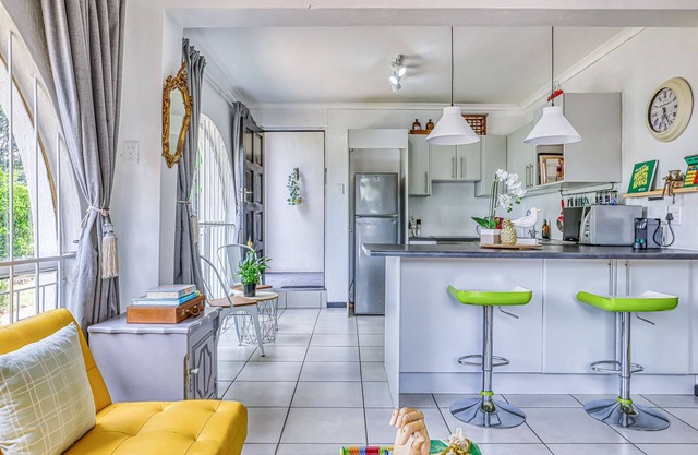 Chic Midtown Studio-1 Bed-solaire-piscine-fibre-samrand