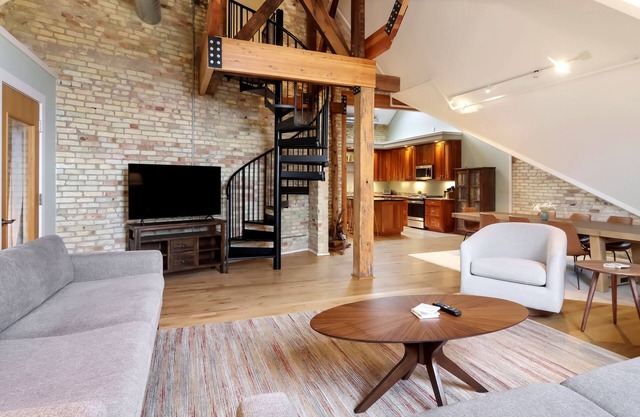 Chic Newly Remodeled Condo in the Historic Commons