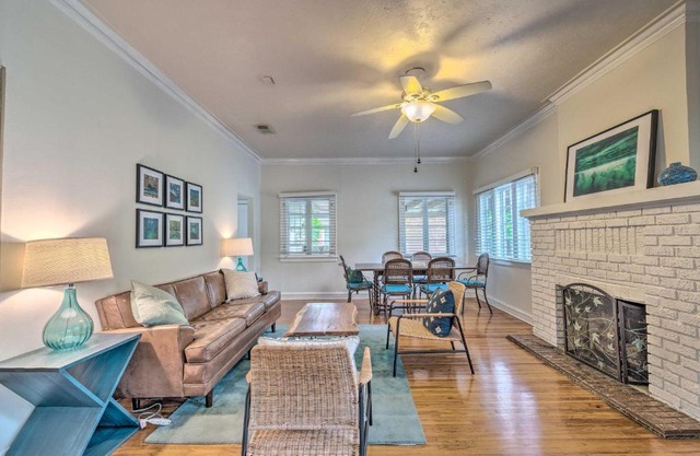 Chic Ocala Home with Yard about 1 Mi to Dtwn Square
