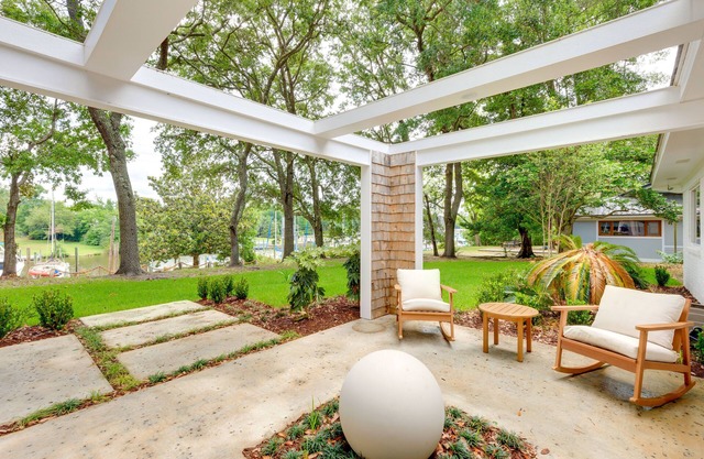 Chic Ocean Springs Vacation Rental Near Downtown!