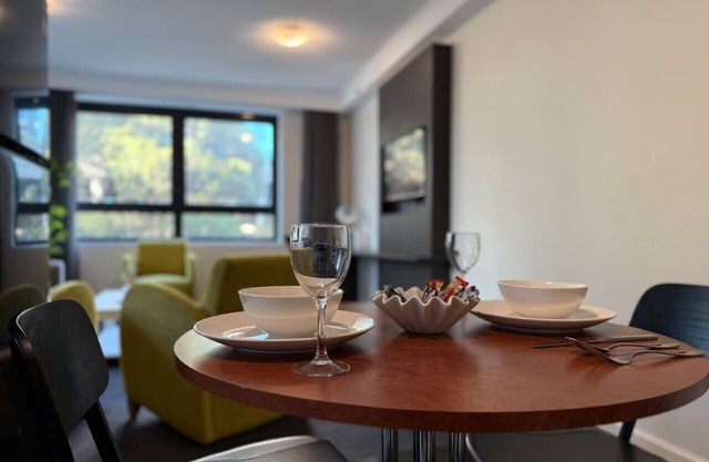 Chic one bedroom in Parramatta | Pool,Spa & Dining