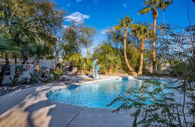 Lux Vegas Villa: Oasis au bord de la piscine, WiFi haut débit, Animaux acceptés!
