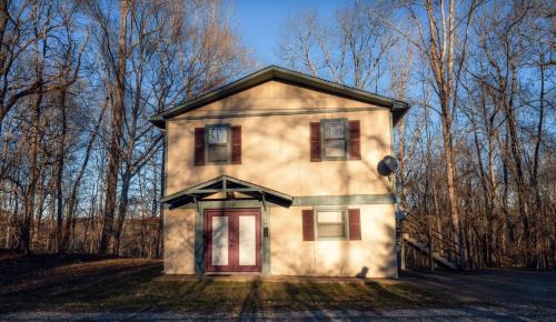 Chic Riverside Retreat on the Buffalo River-Natchez Trace Parkway