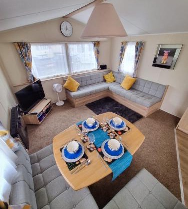 Chic, spacious & fun coastal retreat - family friendly - 3 min walk to beach