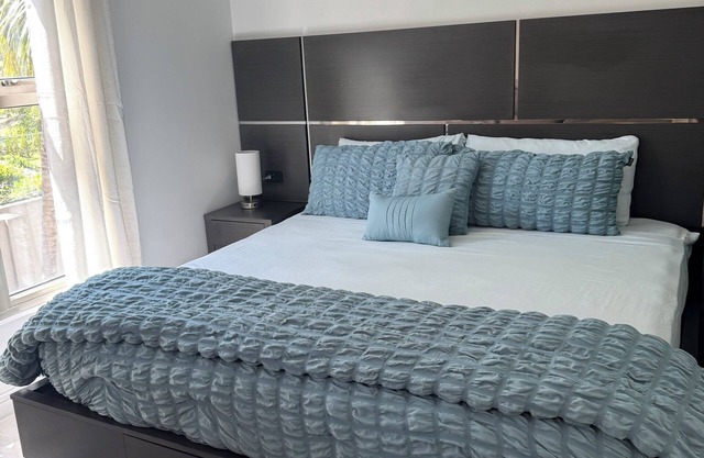 Chic studio for business and pleasure near restaurants in beautiful Nassau
