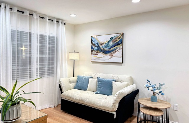 Chic studio with AC / WiFi and Garden in marvelous West Covina