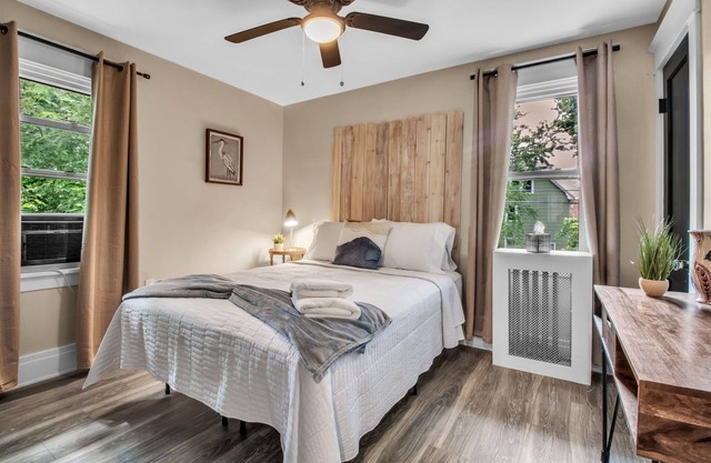 Chic Two Bedroom near Buffalo