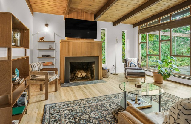 Chic urban cabin with full kitchen & WiFi - just off I-5