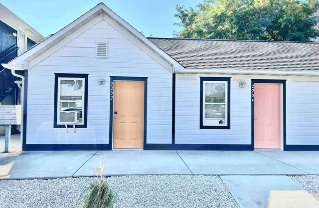 Chic Urban Escape: Stay at 2202! Pet Friendly