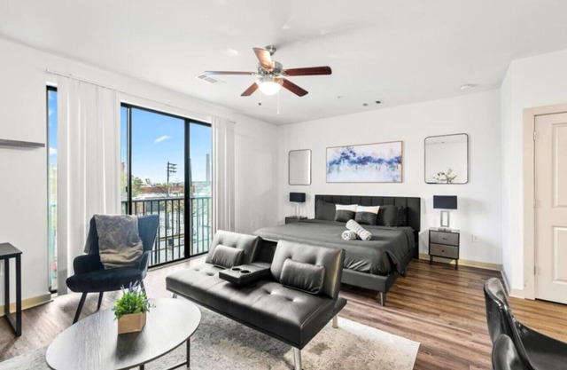 Chic Urban Living: Studio with Pool Access 20