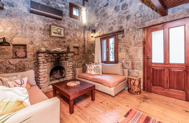 Chic Villa w Fireplace 3 min to Beach in Bodrum