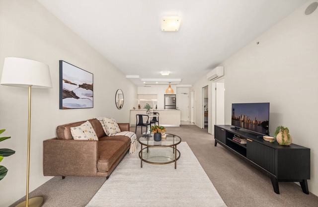 Chic West End Stay with Gym & Pool Access