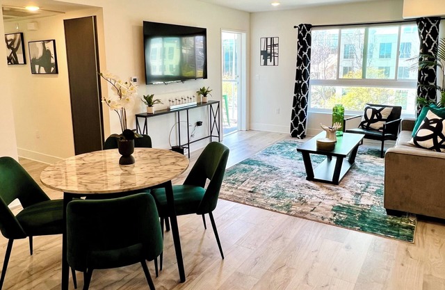 Chic Westwood Century City 2 BR Apt, w/ Parking!