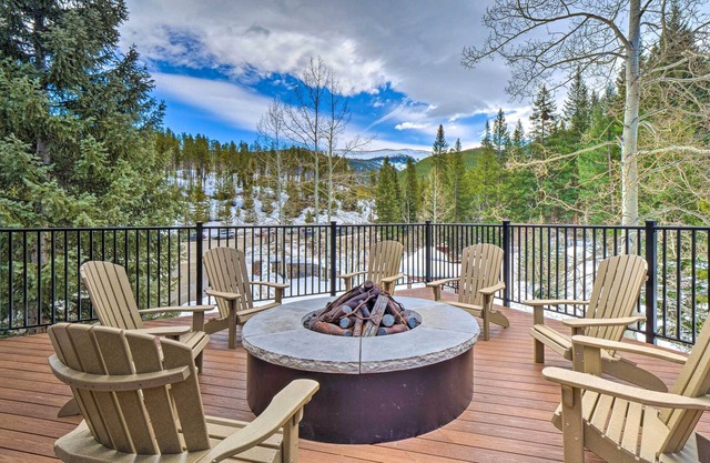Chic Winter Park Studio w/ Community Hot Tub