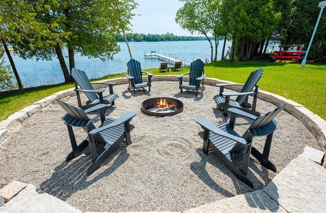 Chicory Lake House: Kayaks, Game Rm, Fireplace - Your Kangaroo Lake Happy Place!