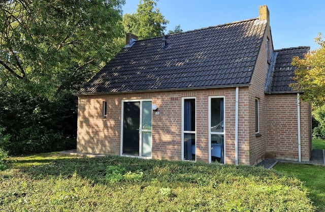 Maison 6-p a parc de vacances avec piscine couverte et lac de baignade