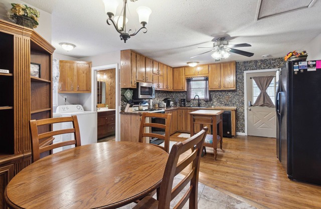 Child/Infant/Pet friendly, Close to the Beach/Trails, Multiple Trailer Parking!