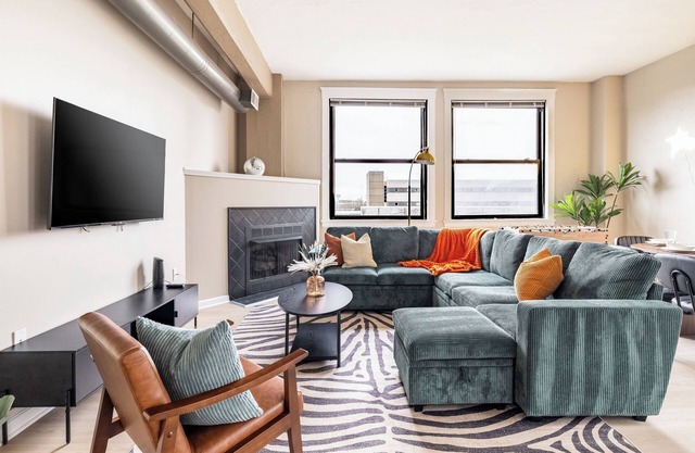 CHILL Loft/Progressive/Playhouse/Wolstein/1 CAR FREE Parking.