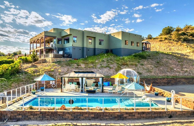 NOUVELLE LISTE! Sedona Wine Country Luxury Home with Hot Tub and Amazing Views!