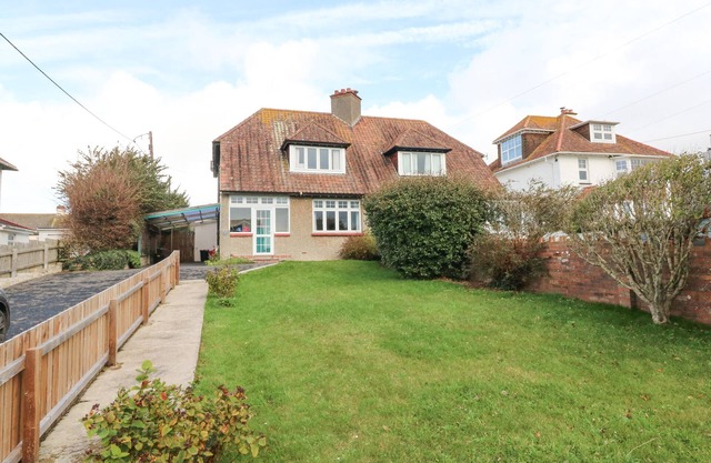CHILTON, family friendly, character holiday cottage in Bude