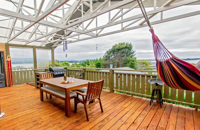 Chime Cottage - Riverton Holiday Home, RIVERTON