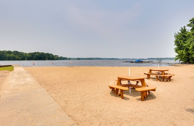 Chippewa Lake Cottage w/ Fire Pit!