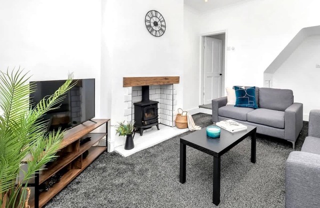 Chorlton House | by Truestays ® Serviced Accommodation