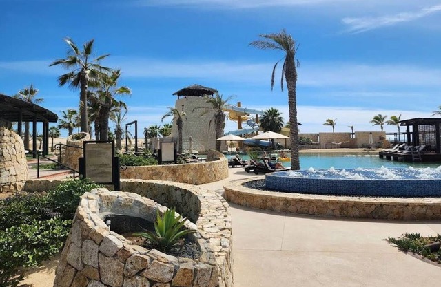 Christmas in Cabo Deal!! Luxurious 1-BR 2-BATH, sleeps 4, golf course