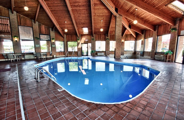 Christopher Inn and Suites