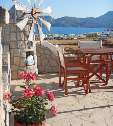 Christos rooms milos