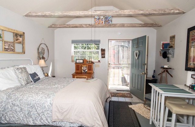 CHUCKELLI FARM COSY COTTAGE