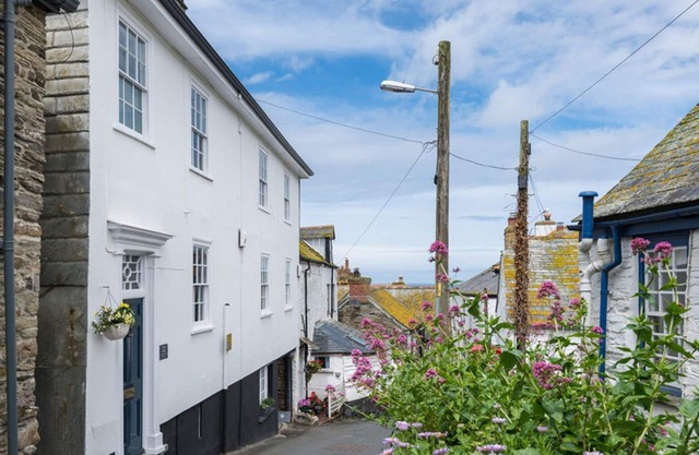 Church Hill House - Newly renovated chic 4 bed home, sleeps 8+parking+dogs