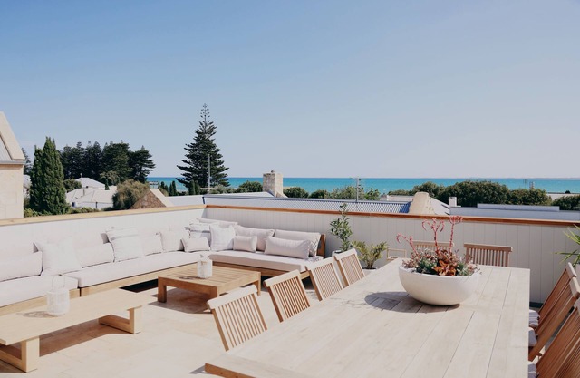 Church on the Hill- luxury in the heart of Robe-spa, 🔥fire, ocean 🌊 views, beach