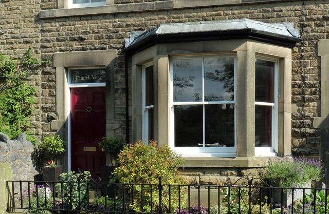 CHURCH VIEW, pet friendly, with open fire in Buxton