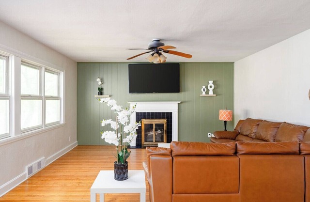 Churchill Charm| Firepit | Central | Free Massage*